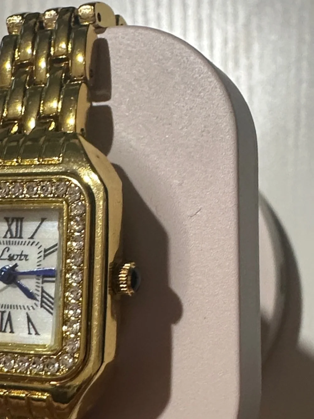Elegant Gold-Tone Women's Crystal Bezel Watch with Blue Hands